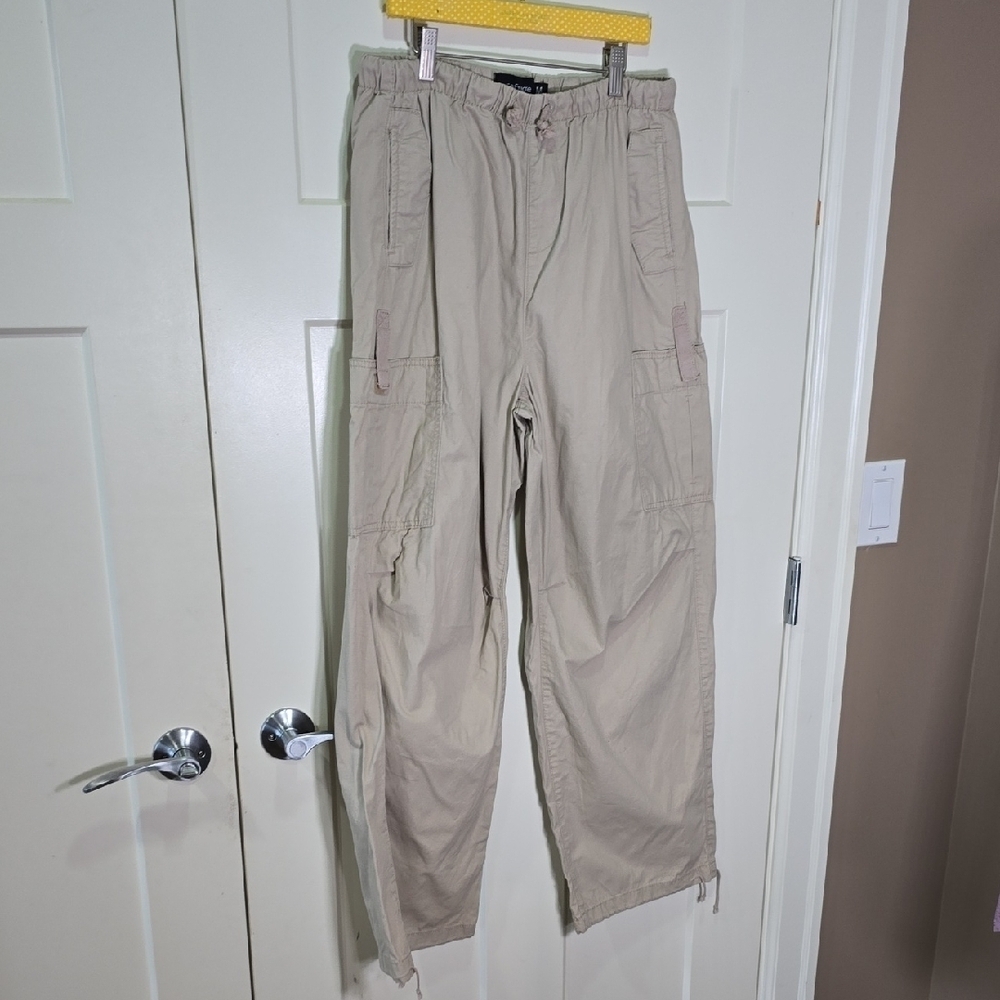 3/$30 Refuge Tan Cargo Pants Relaxed Fit Cotton